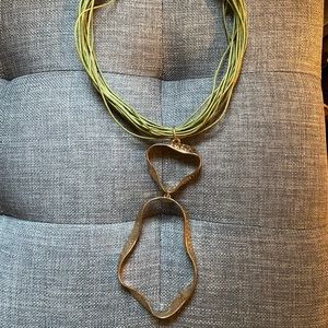 Contemporary pendant necklace green & gold